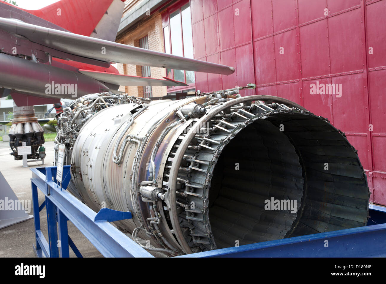 Moteur d'avion énorme l'alimentation électrique de l'avion Banque D'Images