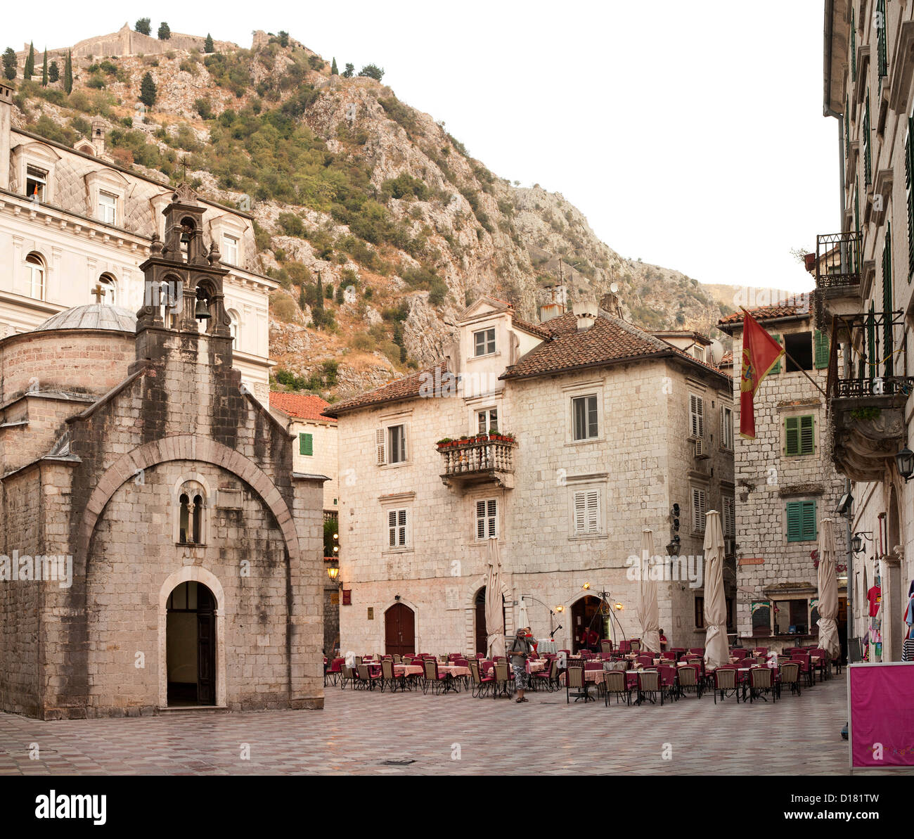 St Luke's Church (construit 1195) à St Luke's square dans la vieille ville de Kotor au Monténégro. Banque D'Images