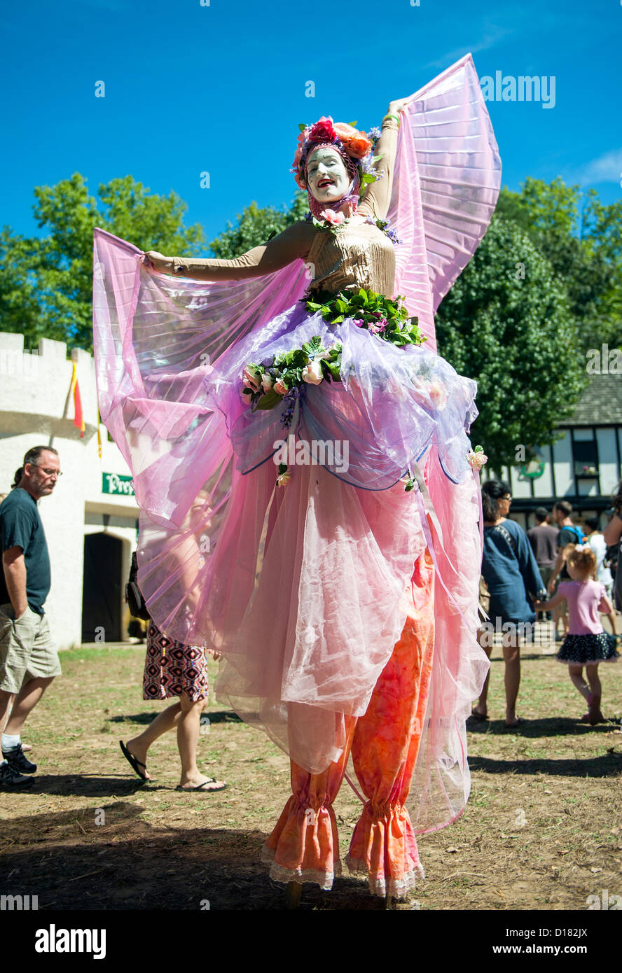 Un des échasses en costume à la Maryland Renaissance Festival 2012,  Crownsville Road, Annapolis, Maryland Photo Stock - Alamy