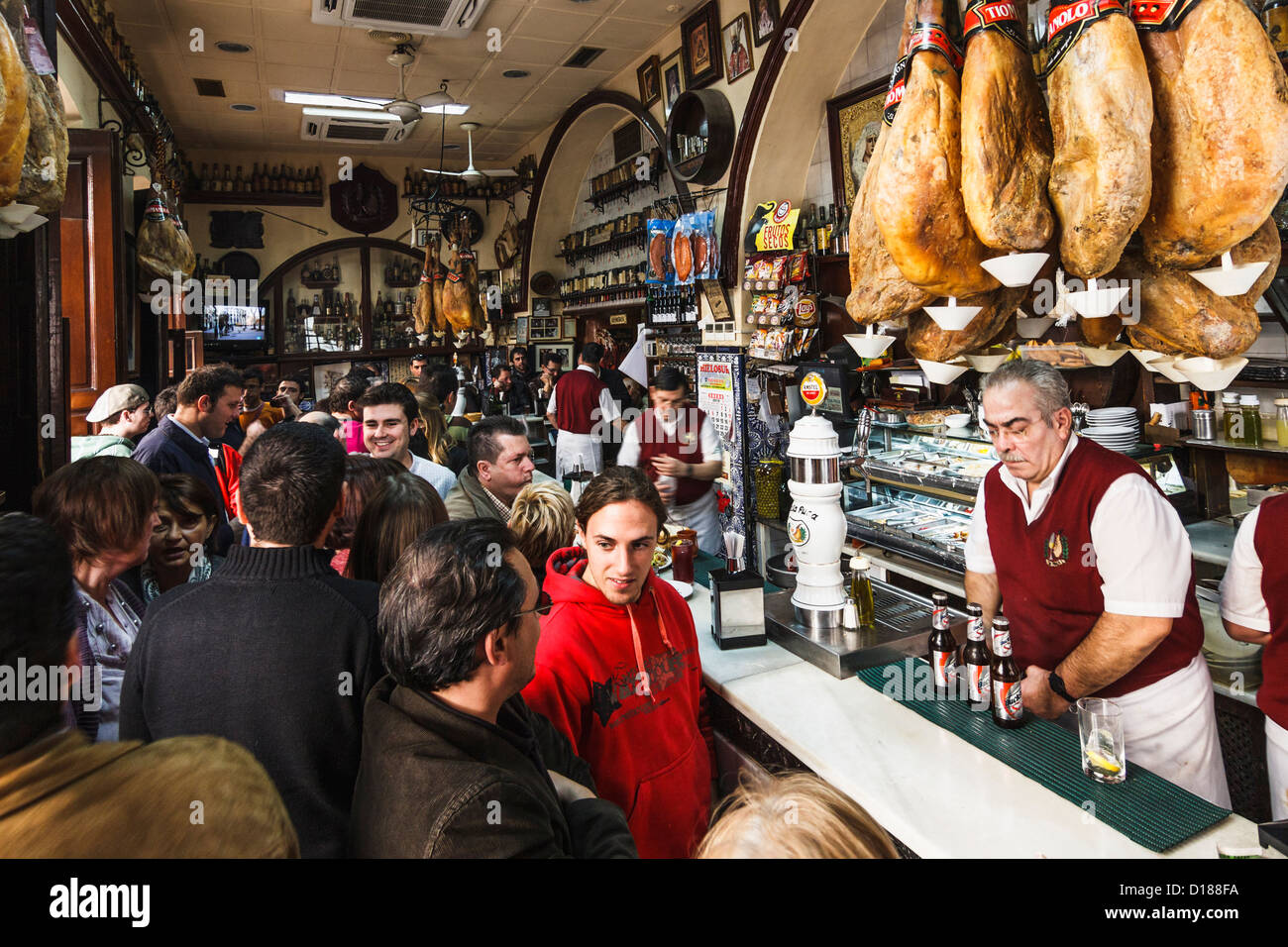 Bar traditionnel espagnol Casa Puga. Almeria, Andalousie, Espagne Photo  Stock - Alamy