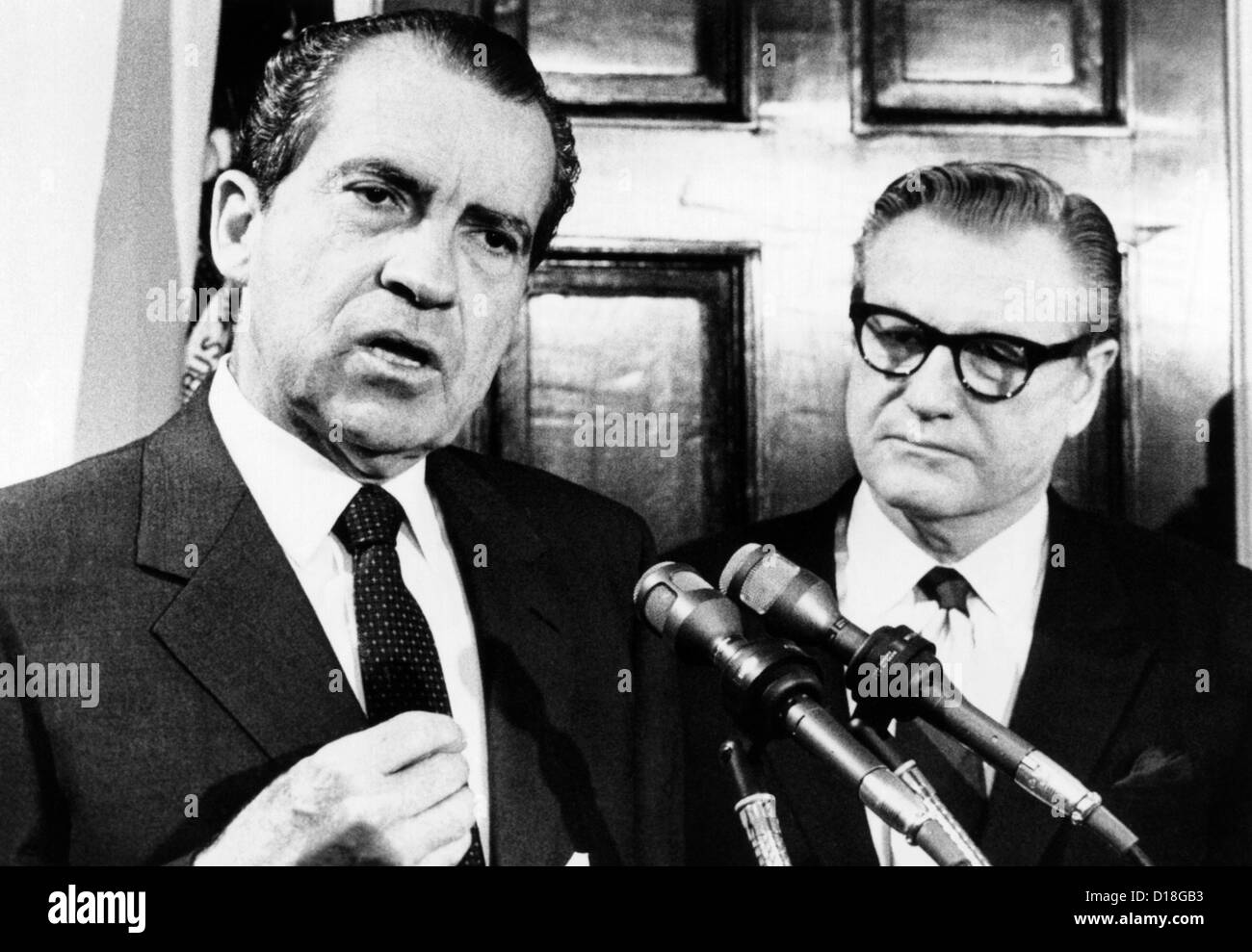 Le président Richard Nixon et gouverneur Nelson Rockefeller a discuté du gouverneur évaluation pessimiste de relations de l'Amérique latine. Banque D'Images