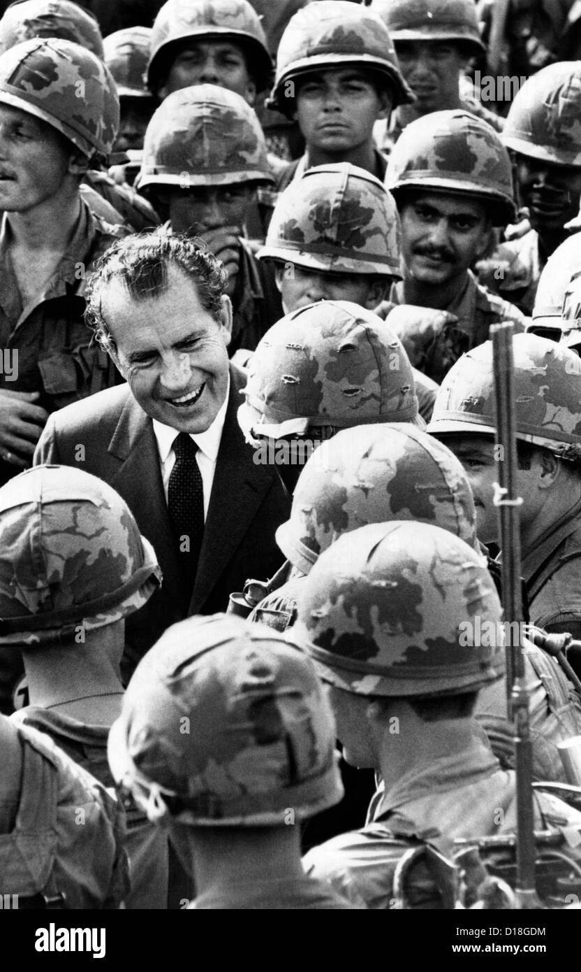Le président Richard Nixon nous accueille des troupes de combat à la 1ère  Division, Di Un 10 miles de la Base de Saigon. Le 3 novembre 1972 Photo  Stock - Alamy