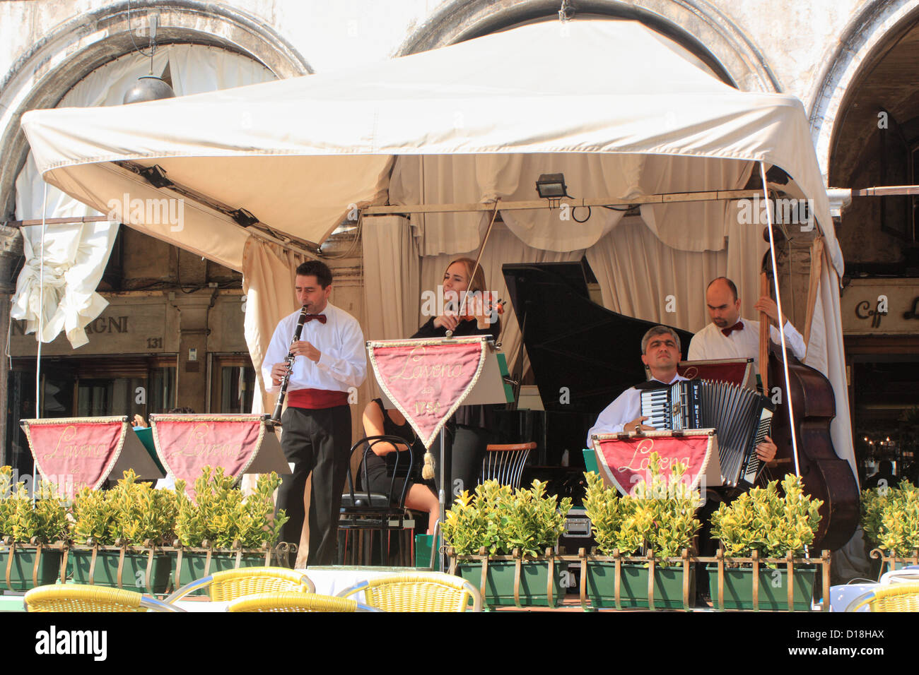 Orchestre de Caffé Lavena dans la place Saint-Marc, Venise, Italie Banque D'Images