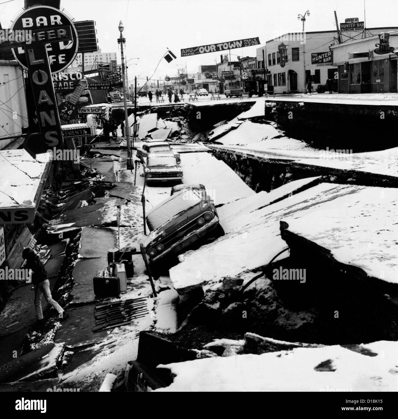 1964 tremblement de terre de l'Alaska. Quartier des affaires d'ancrage sur la rue principale a été déchiré par le tremblement de terre du Vendredi Saint le 27 mars Photo Stock - Alamy