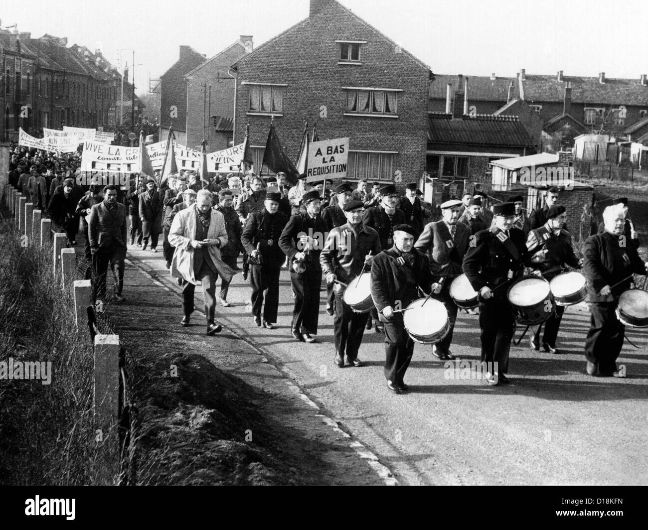 Les travailleurs du charbon en grève en mars Wingles, France. 200 000 mineurs étaient en grève et a rejeté l'offre du gouvernement d'un 8 Banque D'Images Les travailleurs du charbon en grève en mars Wingles, France. 200 000 mineurs étaient en grève et a rejeté l'offre du gouvernement d'un 8 Banque D'Images