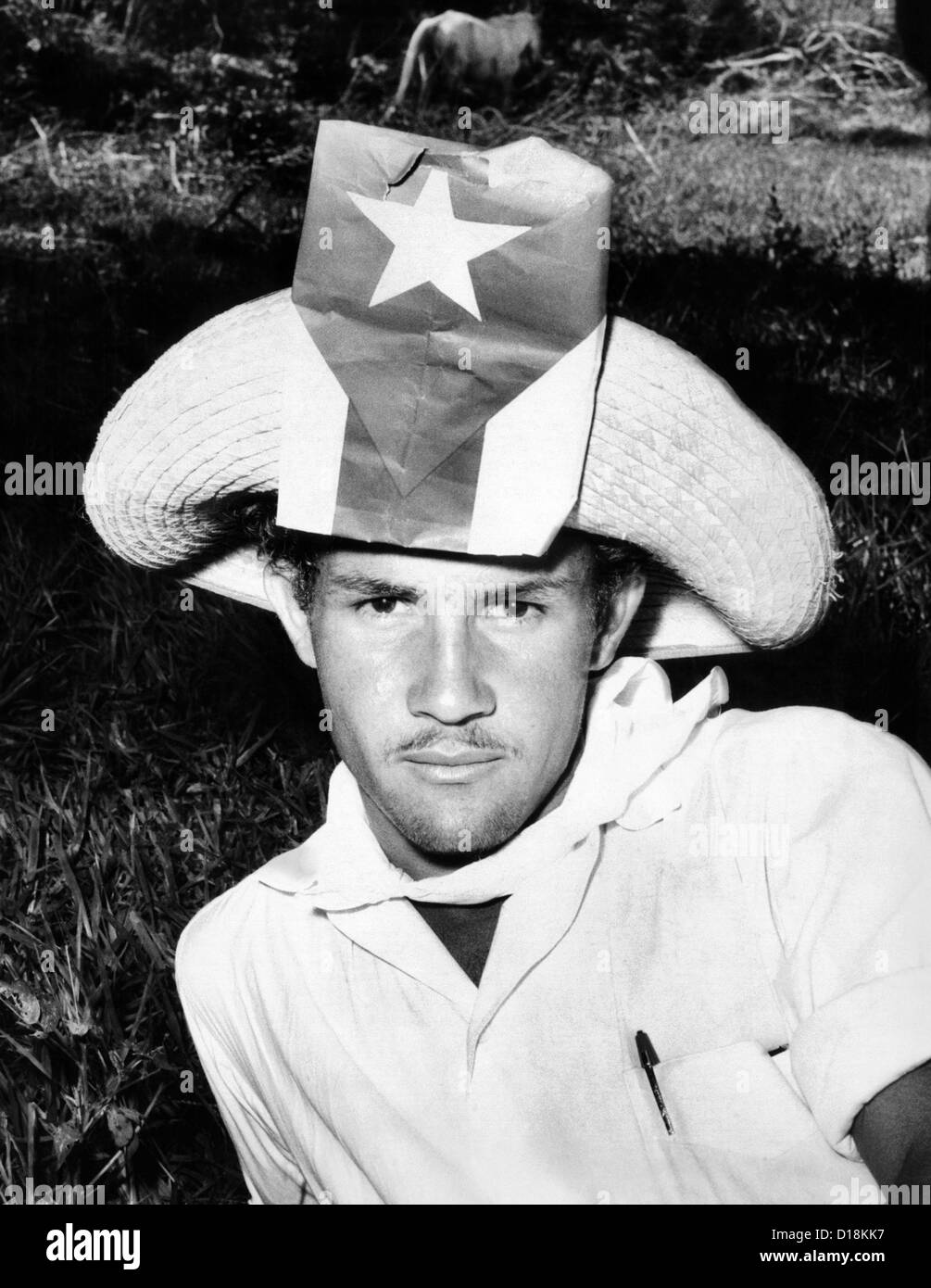 Patriote cubain portant un chapeau décoré d'un drapeau. Il est un agriculteur de la montagne qui s'est rendu à La Havane pour la célébration Banque D'Images