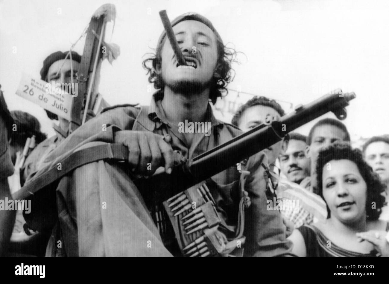 Soldat de la guérilla entre dans la Havane avec Castro's forces rebelles victorieux, le 8 janvier 1959.   ALPHA (CSU) 1616 Archives CSU/Everett Banque D'Images