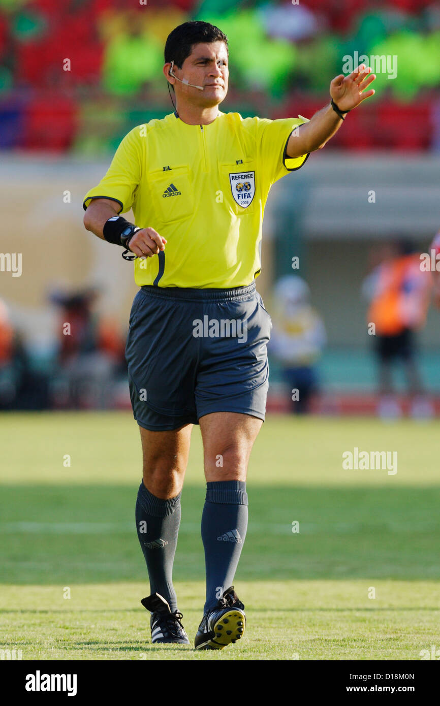 Arbitre Oscar Ruiz (COL) officie un 2009 FIFA U-20 World Cup match du groupe C entre la Corée et l'Allemagne. Banque D'Images