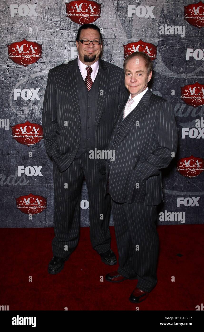 Las Vegas, USA. 10 décembre 2012. Penn et Teller aux arrivées pour American Country Music Awards, Mandalay Bay Theatre, Las Vegas, NV le 10 décembre 2012. Photo par : MORA/Everett Collection Banque D'Images