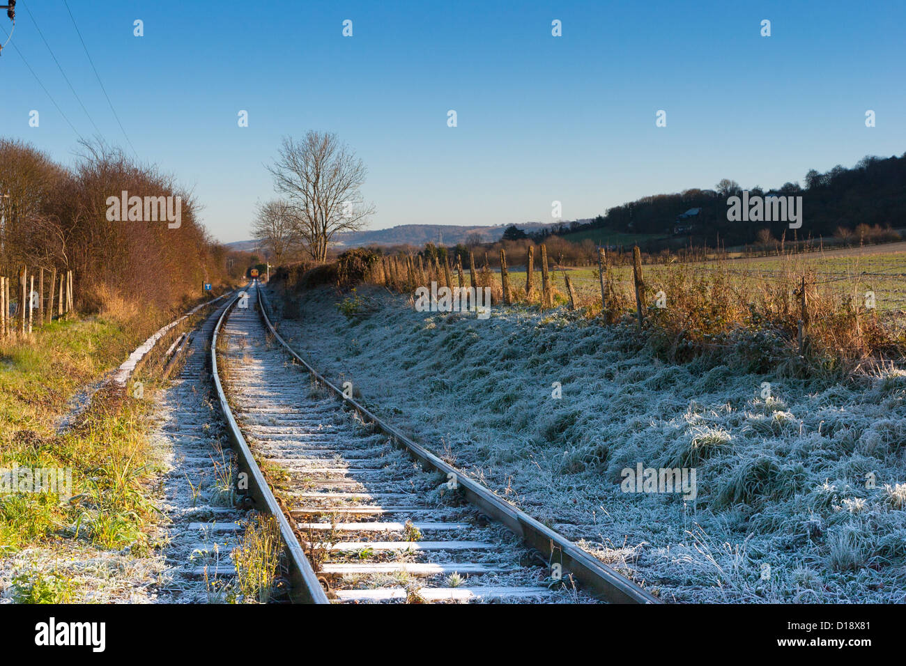 Chinnor à Princes Risborough ligne de chemin de fer sur un matin d'hiver glacial, Chinnor, Oxfordshire Banque D'Images