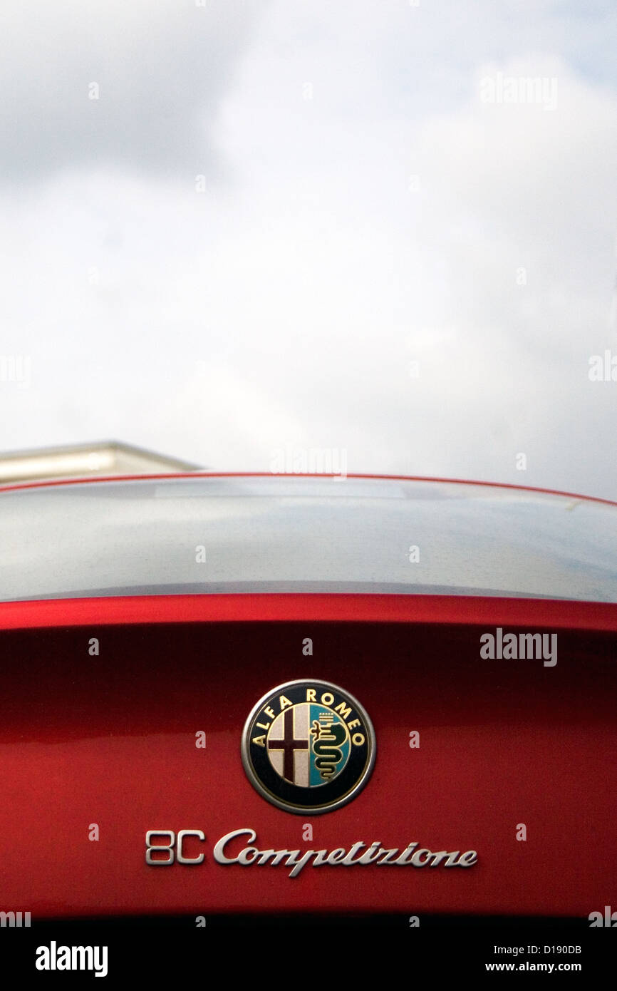 L'insigne à l'arrière d'une Alfa Romeo 8C Competizione supercar Banque D'Images