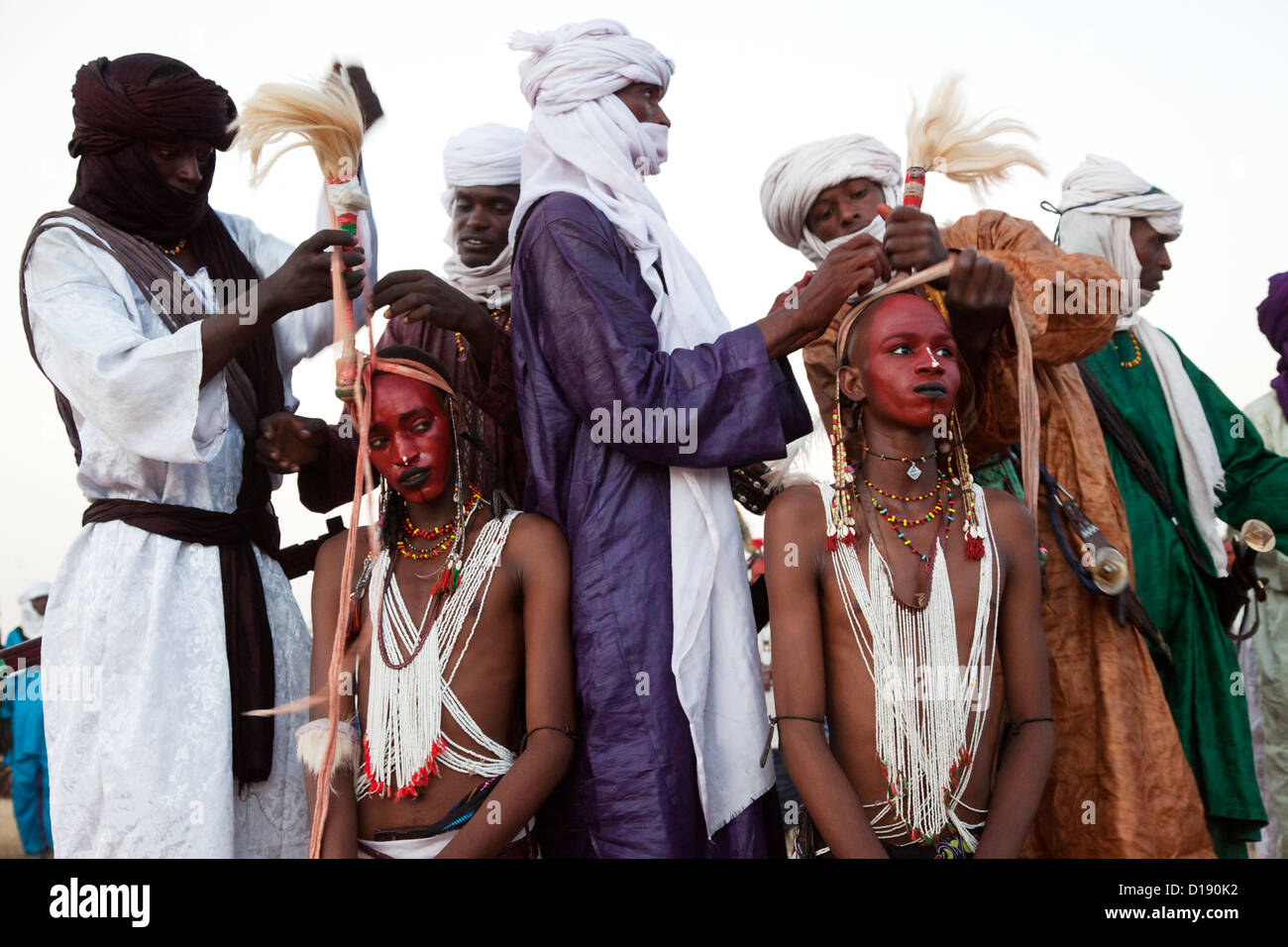 Les jeunes lauréats du concours de beauté Wodaabes dans Gerewol Festival marquant la fin de la saison des pluies Banque D'Images