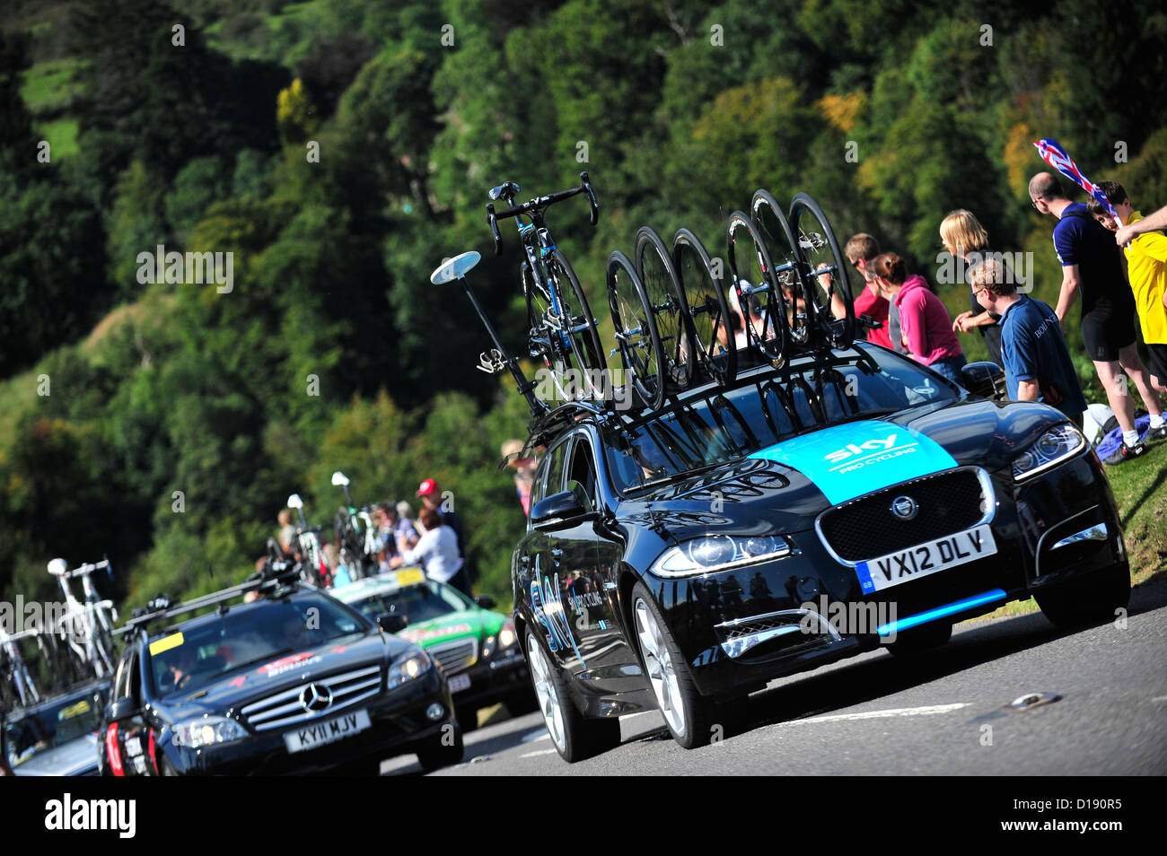 L'équipe Sky Pro Cycling Jaguar XF Voiture de sport soutien Banque D'Images