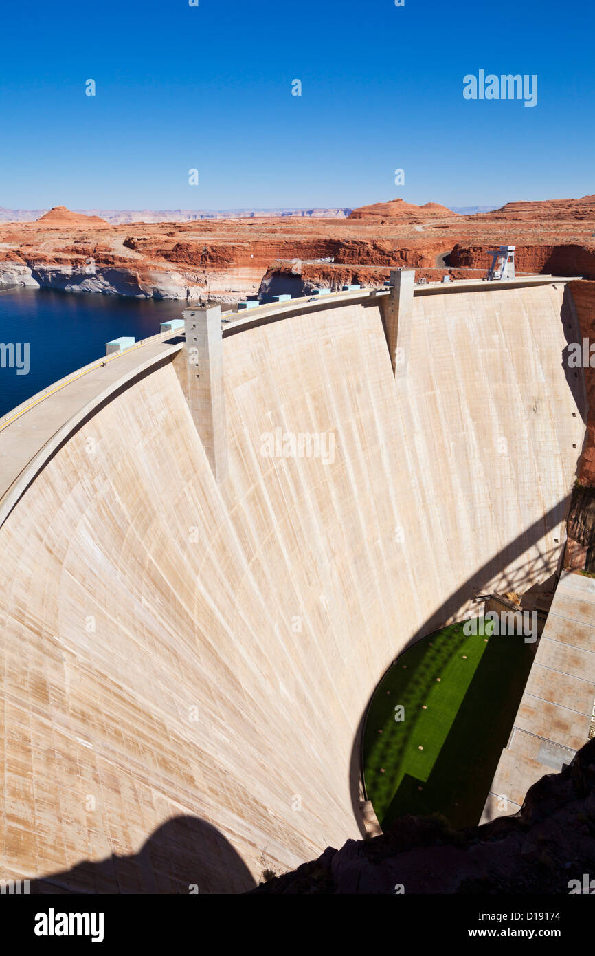 Le lac Powell et Glen Canyon Dam centrale hydroélectrique près de Page en Arizona Etats-unis d'Amérique Banque D'Images