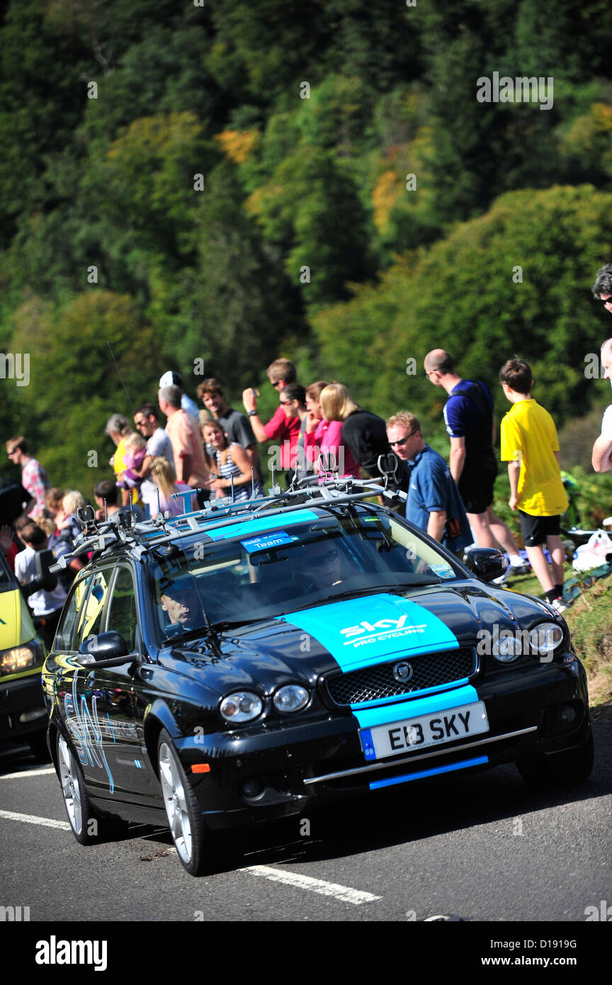 L'équipe Sky Pro Cycling Jaguar XF Voiture de sport soutien Banque D'Images