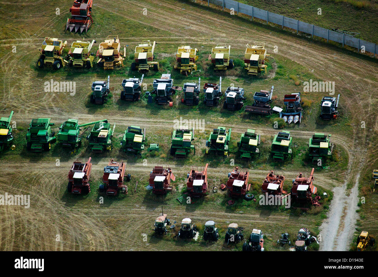 Photographie aérienne utilisée combine des équipements agricoles Nebraska Banque D'Images