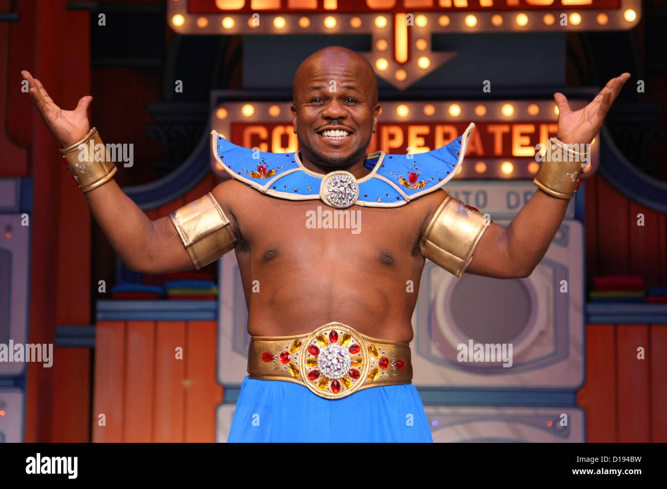 DEROY ATKINSON ALADDIN UN VŒU. PHOTOCALL Londres Angleterre Royaume-uni 11 Décembre 2012 Banque D'Images