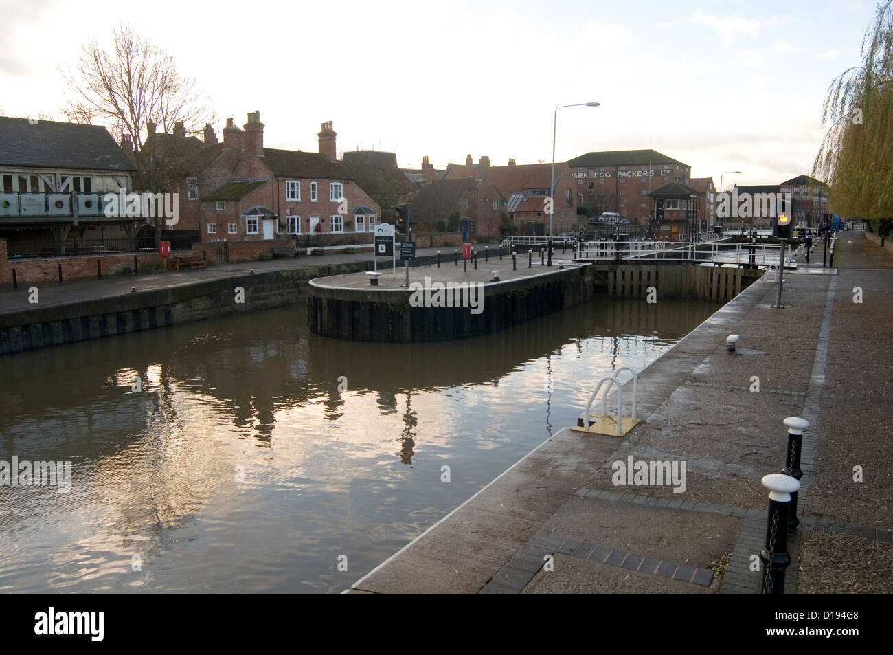 Fleuve Trent, la ville de Newark se verrouille uk Banque D'Images