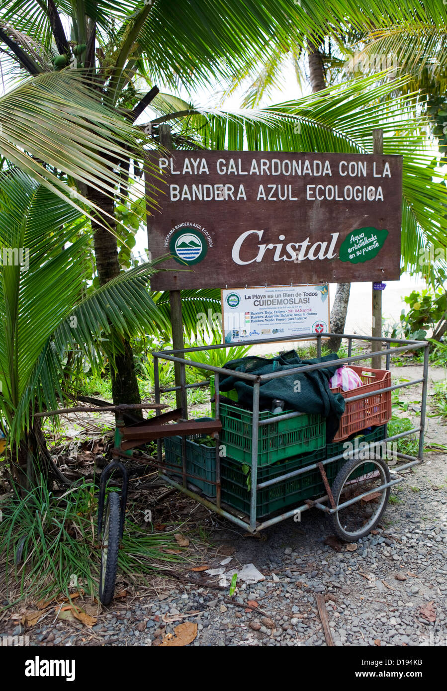 Vélo à trois roues sur route au Costa Rica Banque D'Images