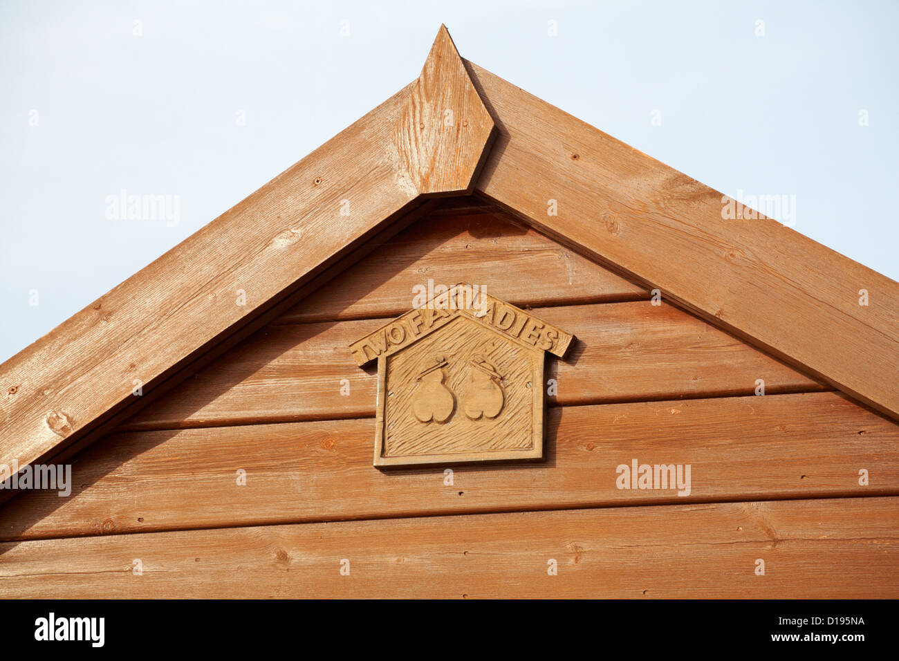 Two Fat Ladies Beach Hut détail à Calshot, près de Southampton, Hampshire Royaume-Uni en novembre Banque D'Images