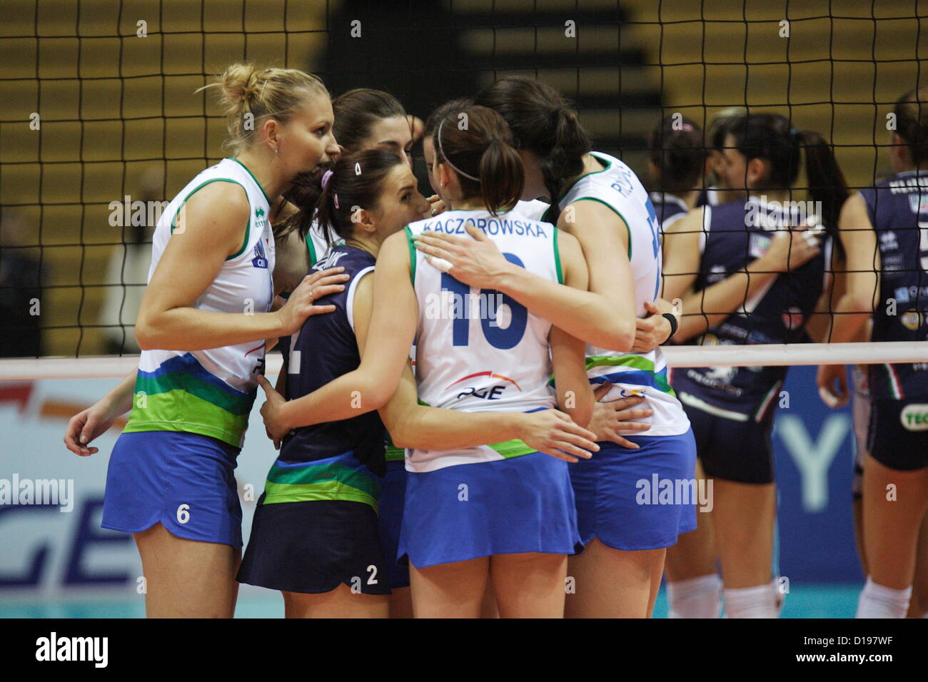 Sopot, Pologne 11th, 2012 Décembre 2013 Ligue des Champions de volley-ball CEV Atome Trefl Sopot bat des Femmes - ATS Asystel Carnaghi Villa Cortese 3 à 0. L'équipe atome Trefl en action pendant le jeu Banque D'Images