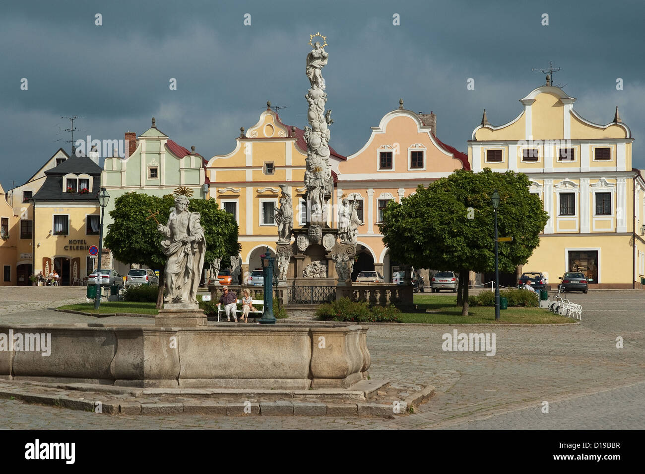 Elk188-3253 République tchèque, Telc, Zachiariase z Hradce namesti, main square avec une fontaine de Christ et la colonne mariale, 1717 Banque D'Images