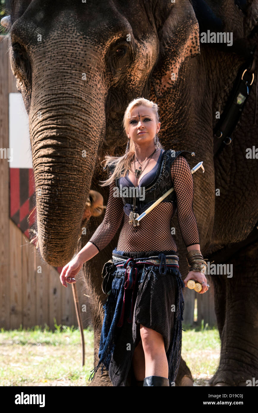 Femme en costume d'éléphant à la Maryland Renaissance Festival/foire à