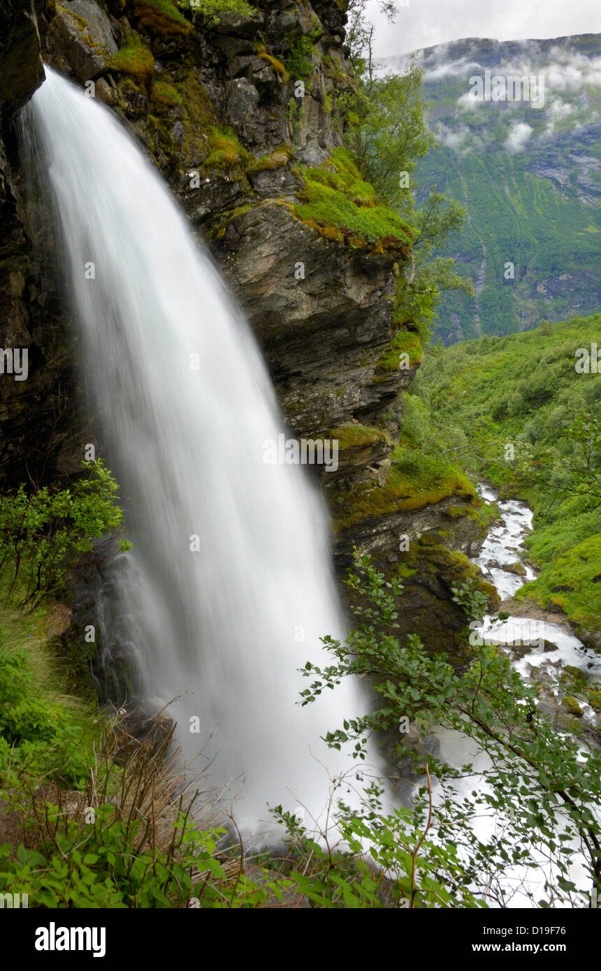Storsaeterfossen cascade, près de Geiranger, More og Romsdal (Norvège) Banque D'Images