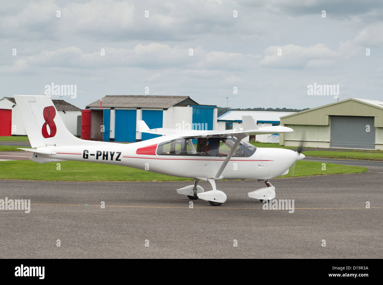 Jabiru J430 avion léger à l'Aérodrome de Halfpennygreen, Jeanne Bernardin. L'Angleterre. 8882 SCO Banque D'Images