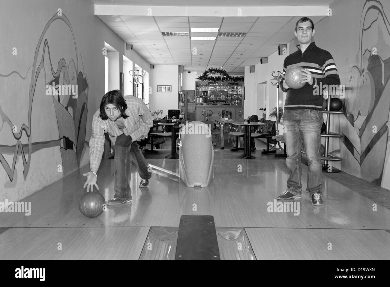 hommes par bowling Banque D'Images