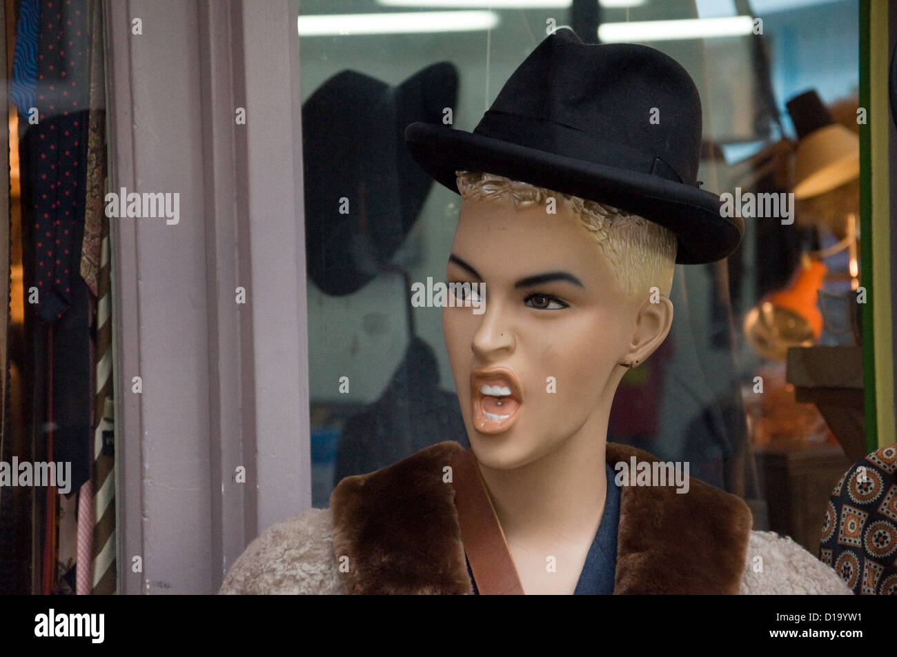 Mannequin en un village de Brixton vintage shop Banque D'Images