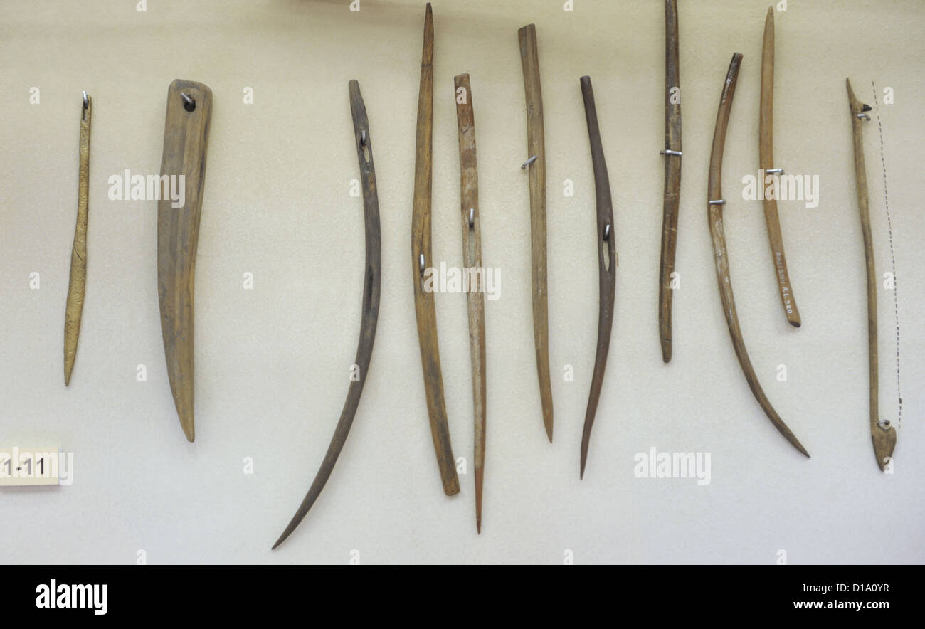 Outils de pêche. 12ème13ème siècles. Aiguilles pour réparer les filets de pêche. Musée d