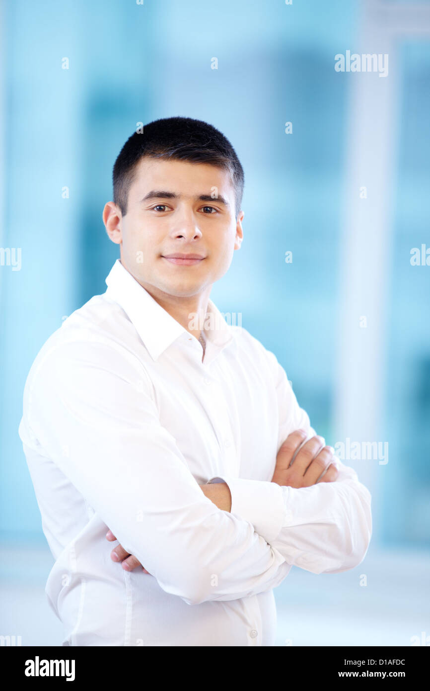 Portrait of young businessman looking at camera Banque D'Images
