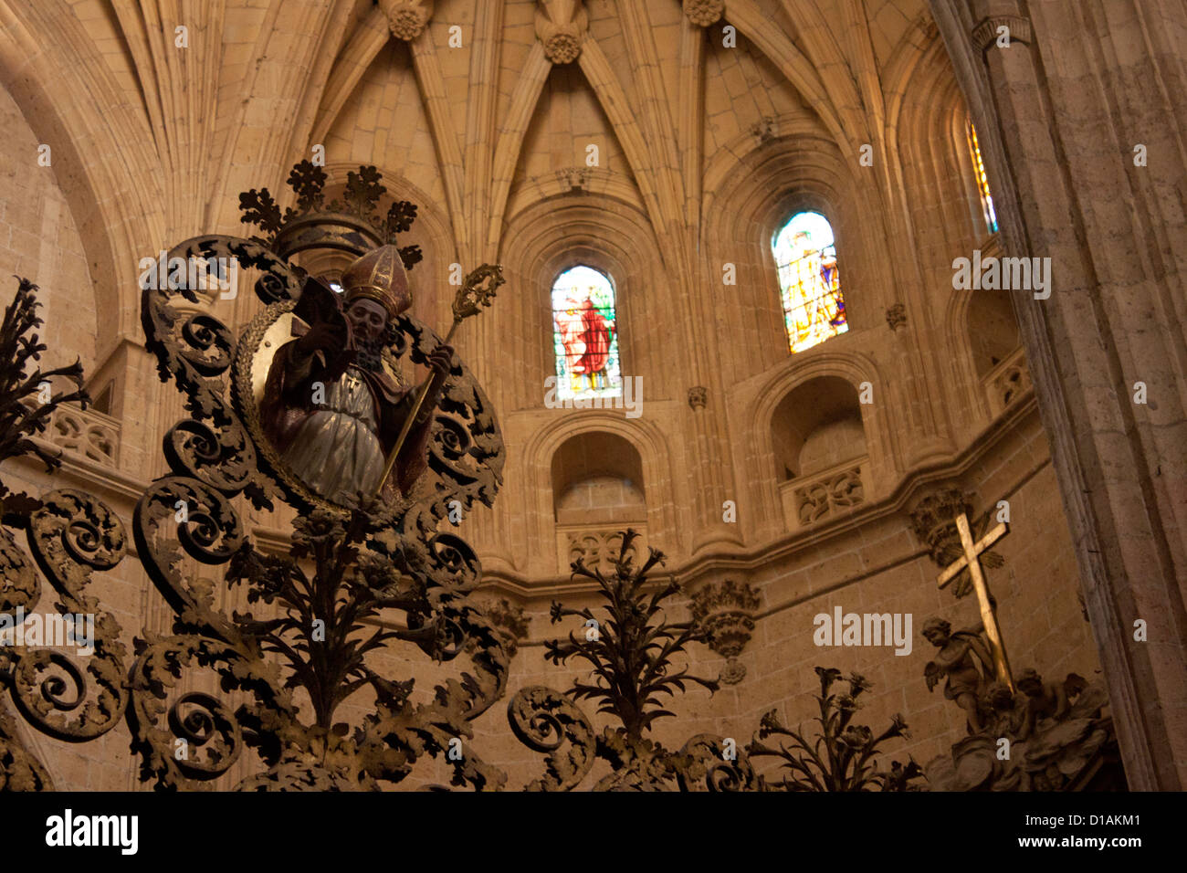 Ségovie avec chapelle saint sculpture sur pierre et verre peint windows, Espagne Banque D'Images