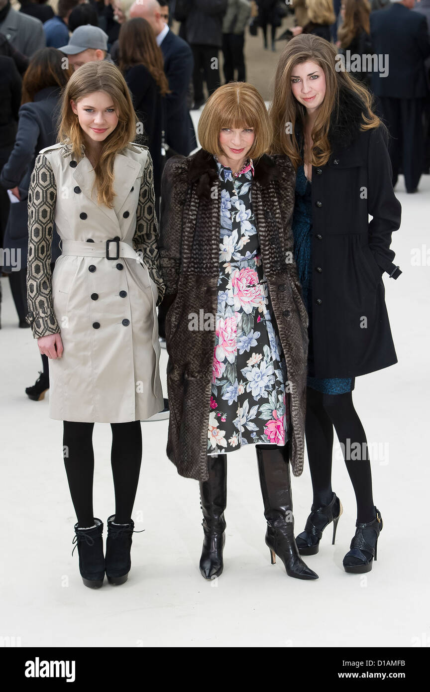 Anna Wintour Burberry Prorsum arrive pour le fashion show à un lieu au centre de Londres. Banque D'Images