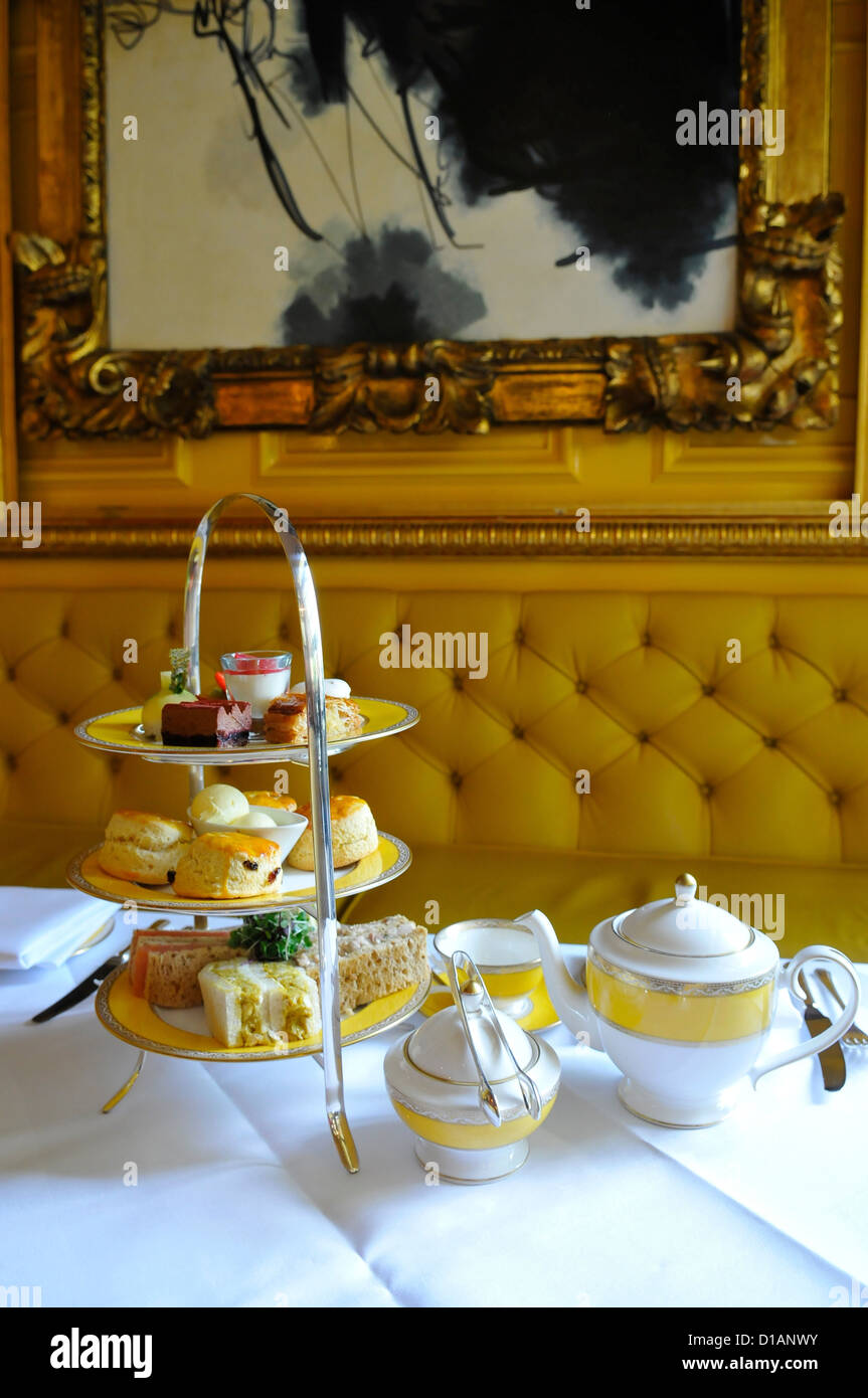 Le thé de l'après-midi à l'hôtel The Goring, Londres, Angleterre, Royaume-Uni Banque D'Images