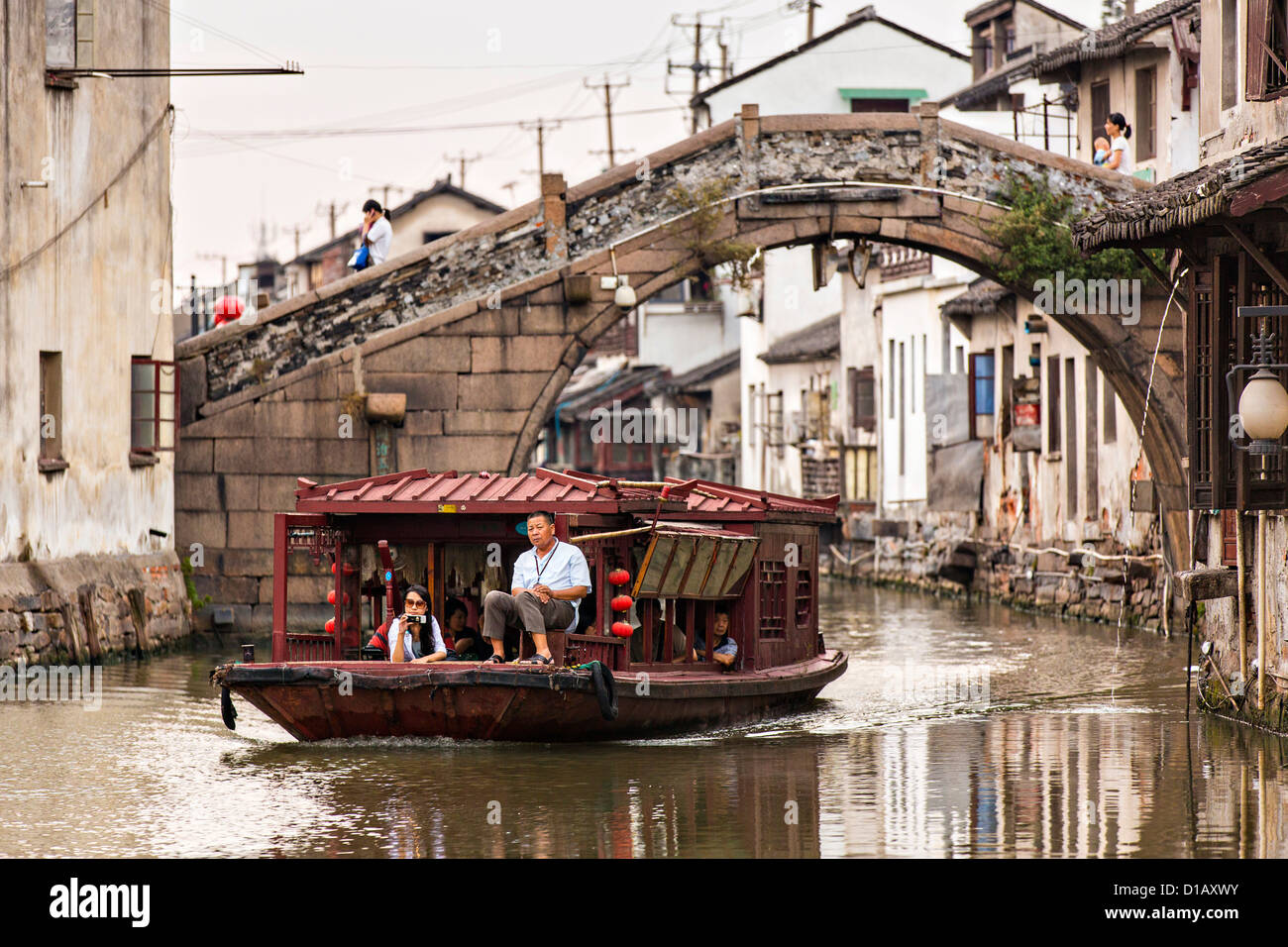 Voyages en bateau le long du canal Shantang à Suzhou, Chine. Banque D'Images