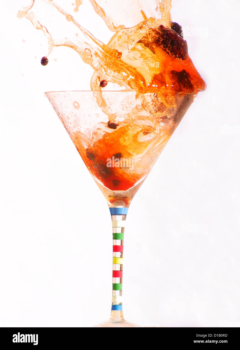 Un verre à cocktail de droit au cassis Banque D'Images
