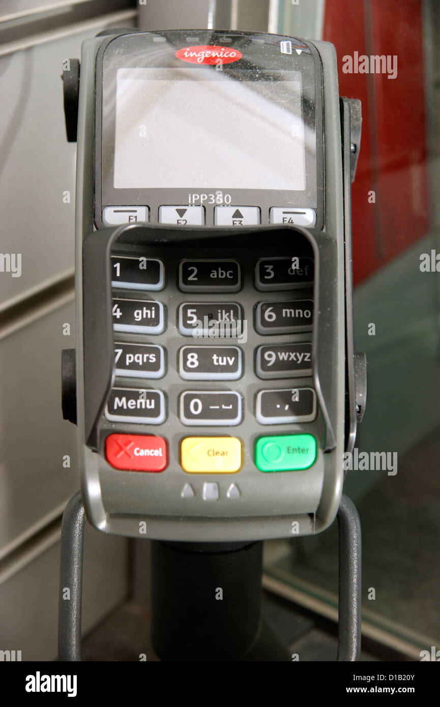 Terminal de la machine pour l'opération à La Poste pour la collecte de pension ou d'allocations de l'état Banque D'Images