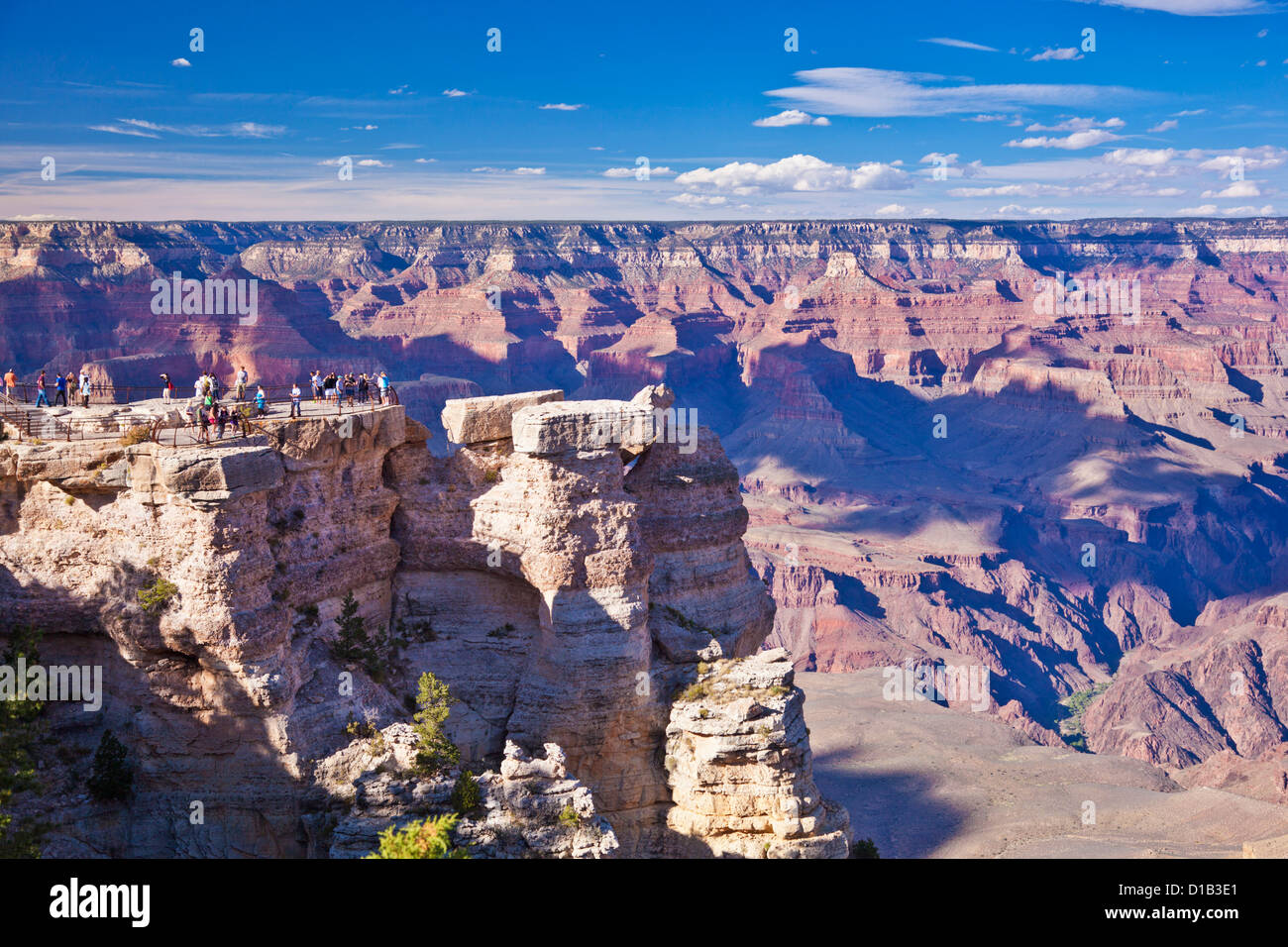 Les touristes à Mather Point oublier, Rive Sud, le Parc National du Grand Canyon, Arizona, États-Unis États-Unis d'Amérique Banque D'Images