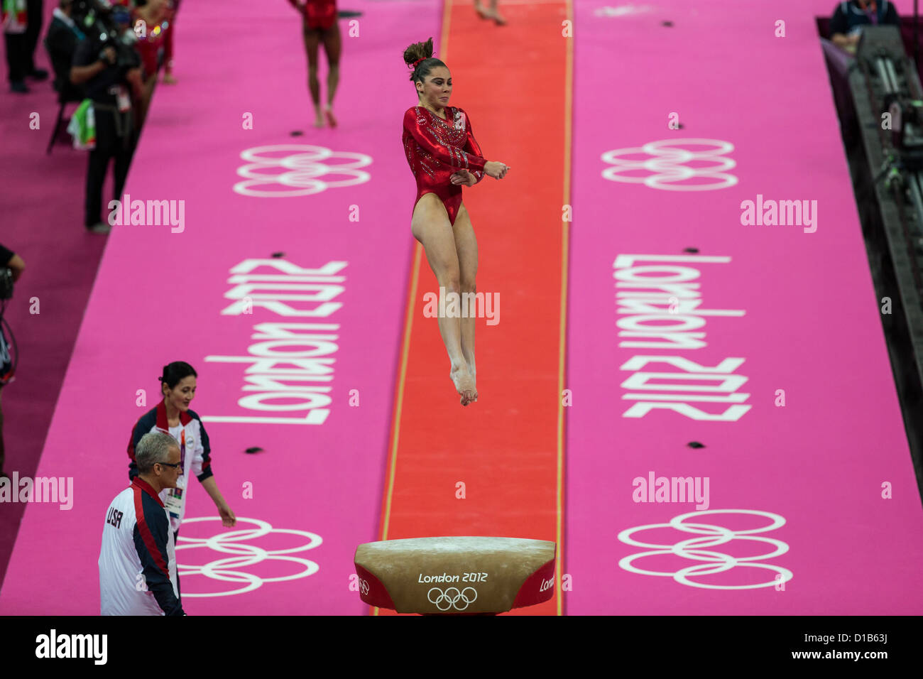 McKayla Maronney (USA) préformes la voûte au cours de l'équipe de gymnastique féminine à la finale des Jeux Olympiques d'été de 2012 Banque D'Images