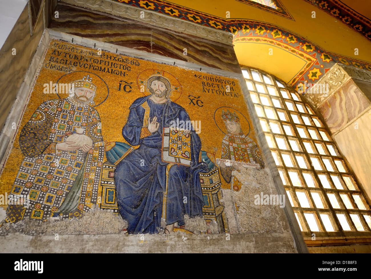 Au niveau supérieur de la mosaïque de Sainte-Sophie de Christ avec Constantine et monomachus Empress Zoe avec des offres Istanbul TURQUIE Banque D'Images