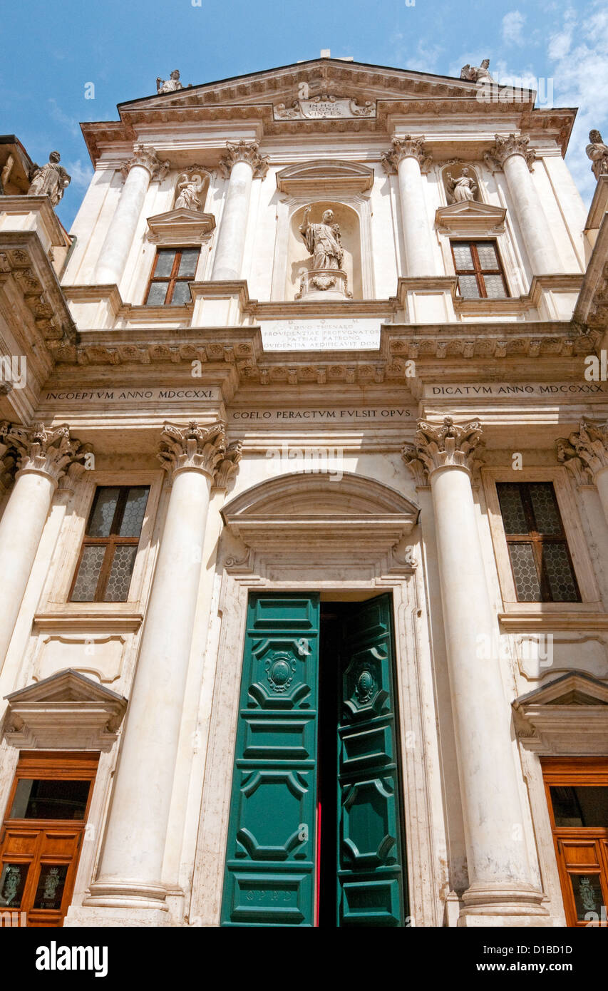 Façade du bâtiment inconnu, Vicenza, Italie Banque D'Images