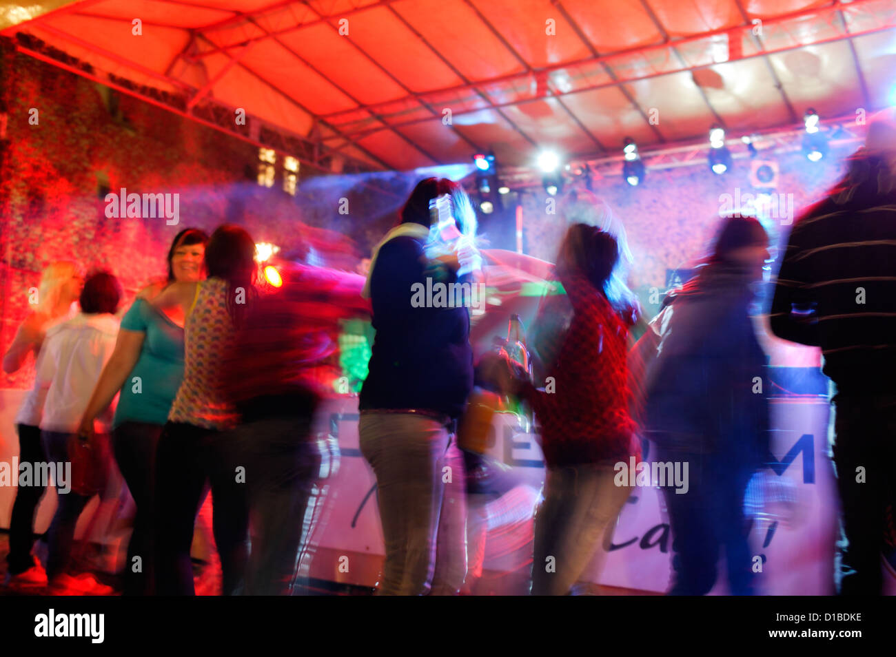 Sangerhausen, Allemagne, les adolescents danser sur le devant d'une scène Banque D'Images