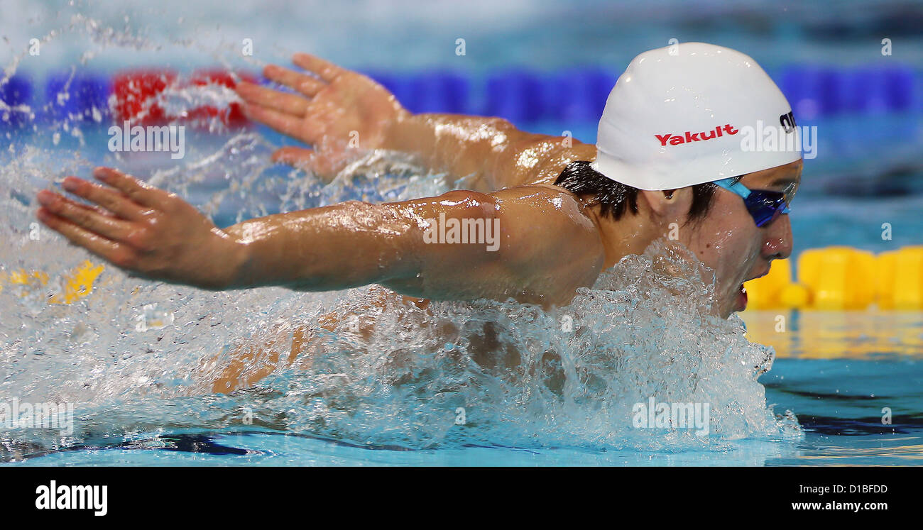 Sato Daiya du Japon est en compétition dans l'épreuve du 400m quatre nages individuel de chaleur pendant le monde bref cours de natation à Istanbul, Turquie, 13 décembre 2012. Photo : afp/Hannibal Banque D'Images