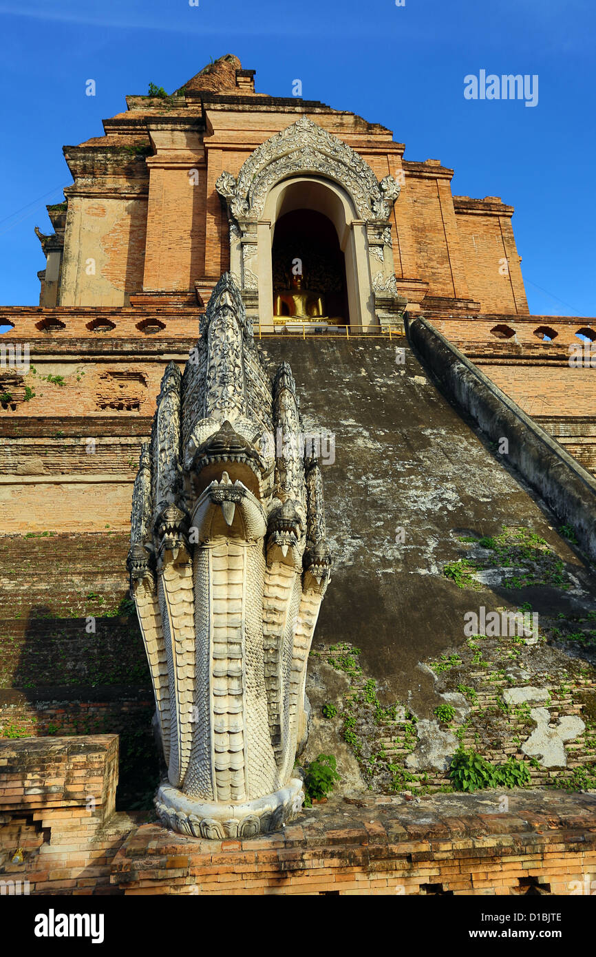 Le Stupa au Wat Chedi Luang temple, Chiang Mai, Thaïlande Banque D'Images