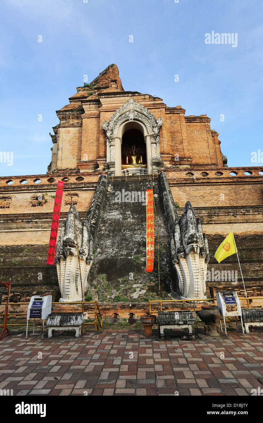 Le Stupa au Wat Chedi Luang temple, Chiang Mai, Thaïlande Banque D'Images