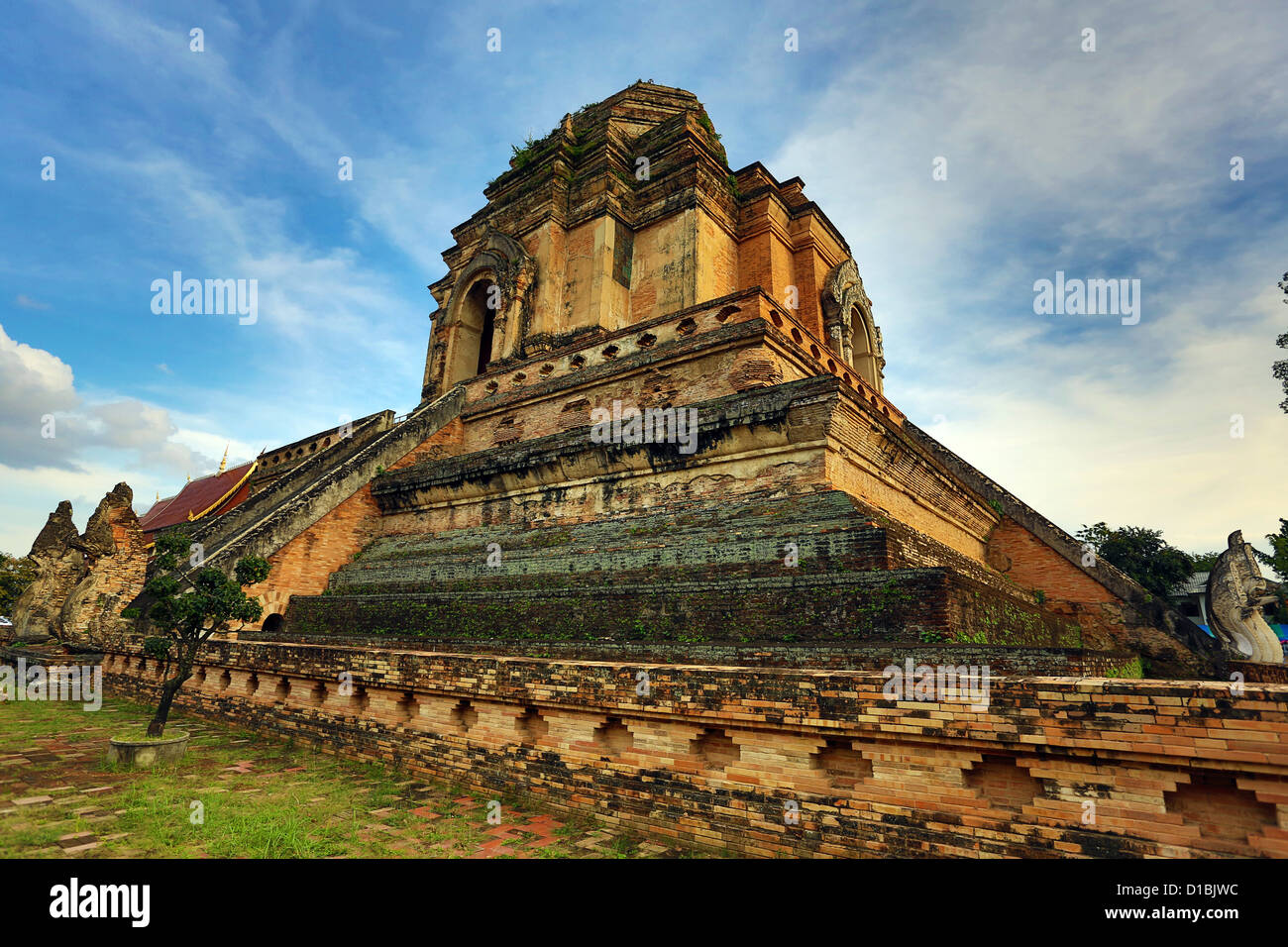 Le Stupa au Wat Chedi Luang temple, Chiang Mai, Thaïlande Banque D'Images