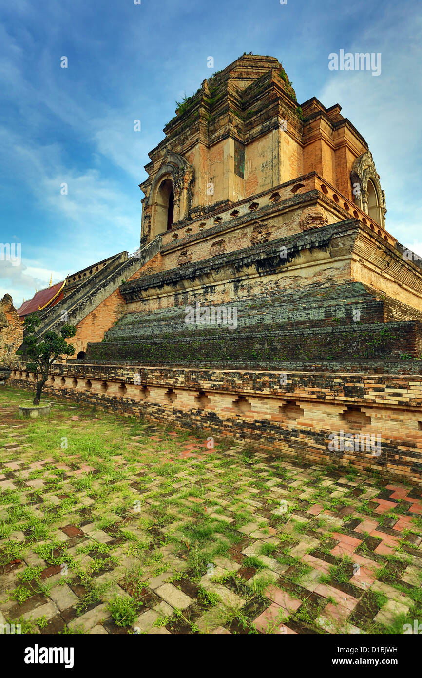 Le Stupa au Wat Chedi Luang temple, Chiang Mai, Thaïlande Banque D'Images