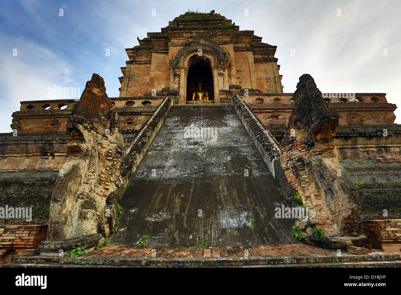 Le Stupa au Wat Chedi Luang temple, Chiang Mai, Thaïlande Banque D'Images